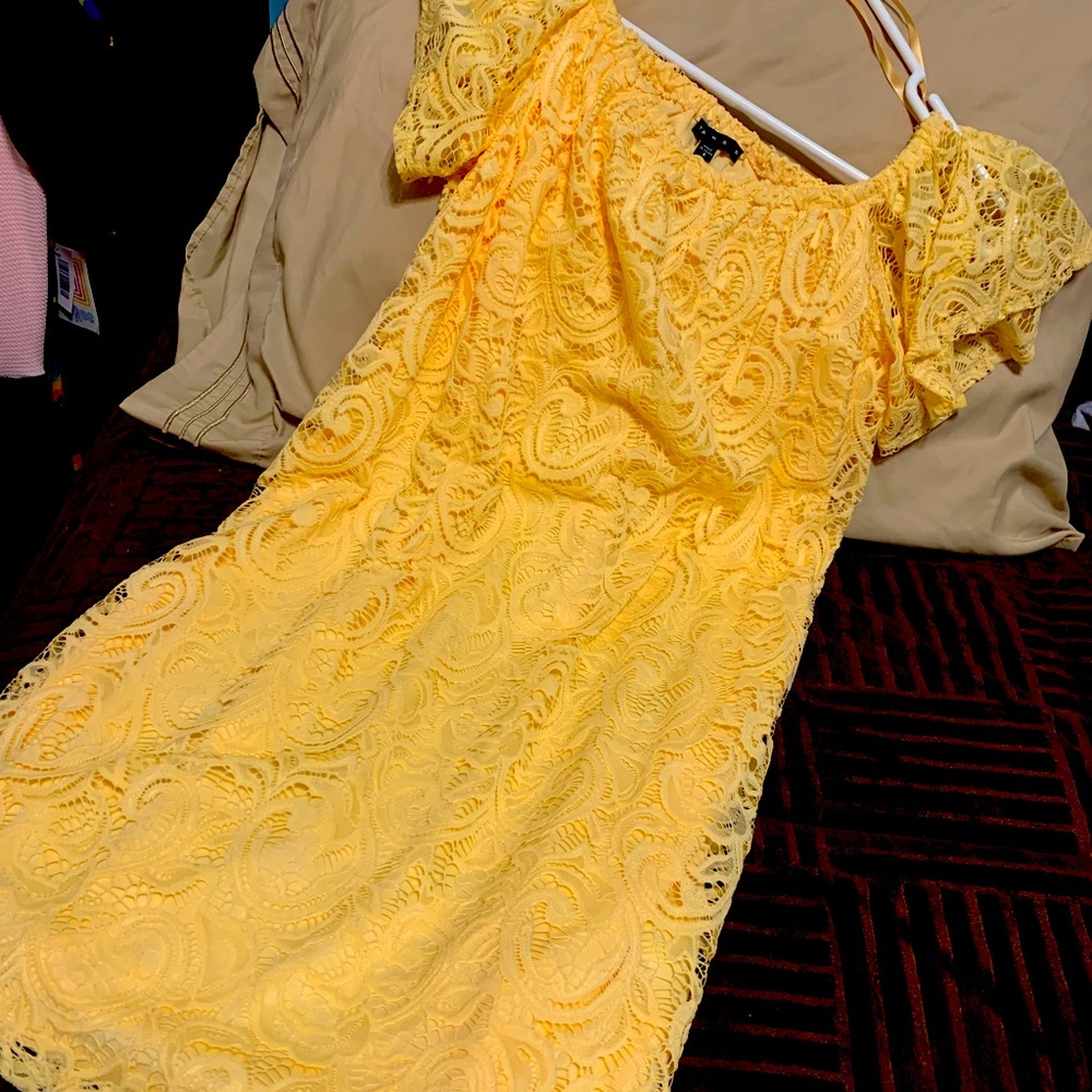 Lace summer dress. Great for a summer wedding.